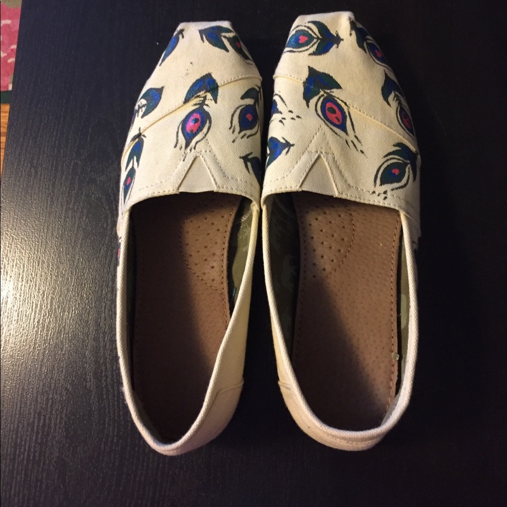 White handpainted Toms by Haitian artist